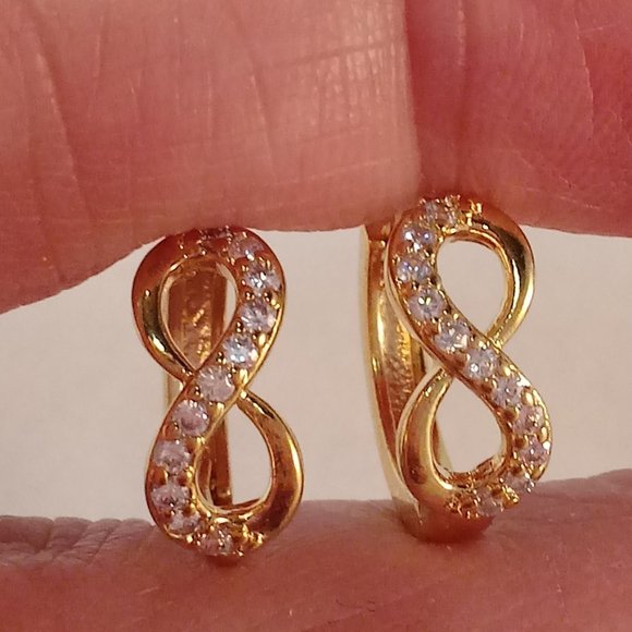 18K Yellow Gold Filled Infinity 8 Diamond Zircon Hoop Earrings 14mm Party Gift - Picture 4 of 5
